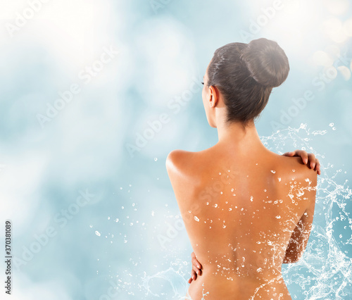 Canvas Print Beauty fresh concept with naked girl and water drops