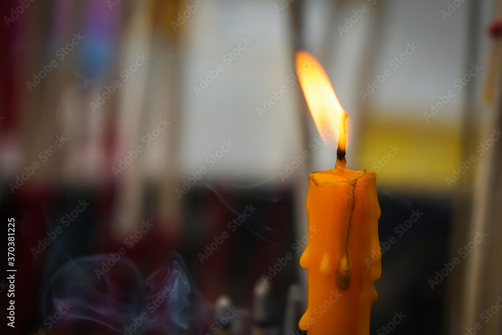 Fototapeta Light a candle to worship is the belief of Buddhism.