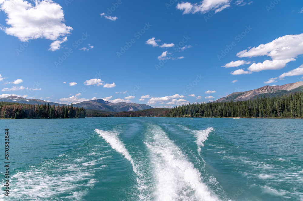  A view of Maligne Lake from a tour boat. 