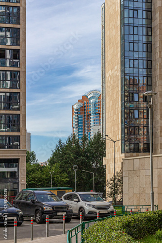 Courtyard with Parking for cars on Leninsky Prospekt