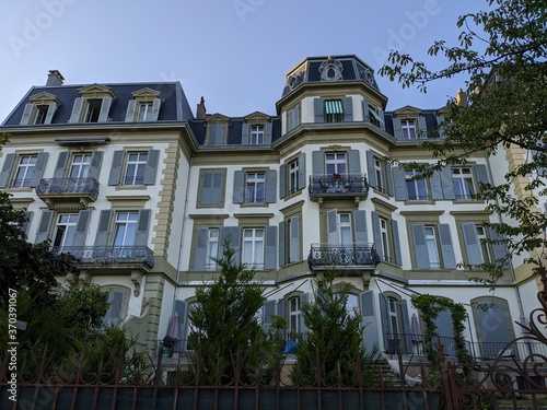 vieille architectura de suisse, batiment authantique, maison bourgeoise en milieu urbain