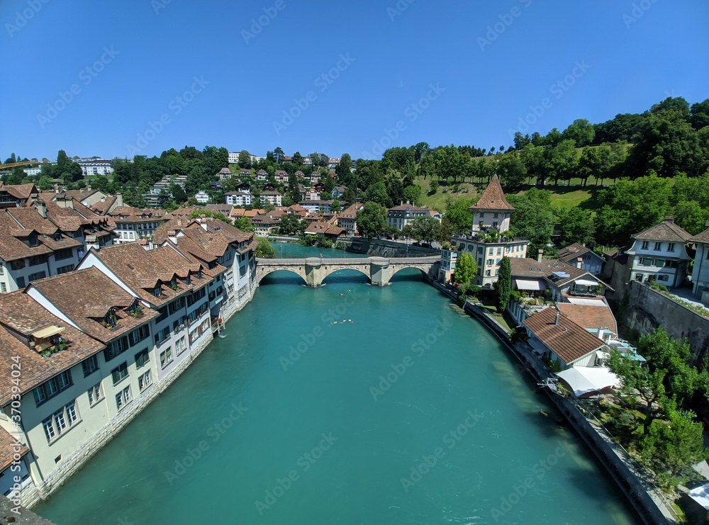 Berne en suisse Pont de Kirchenfeld avec le Aar le fleuve authentique