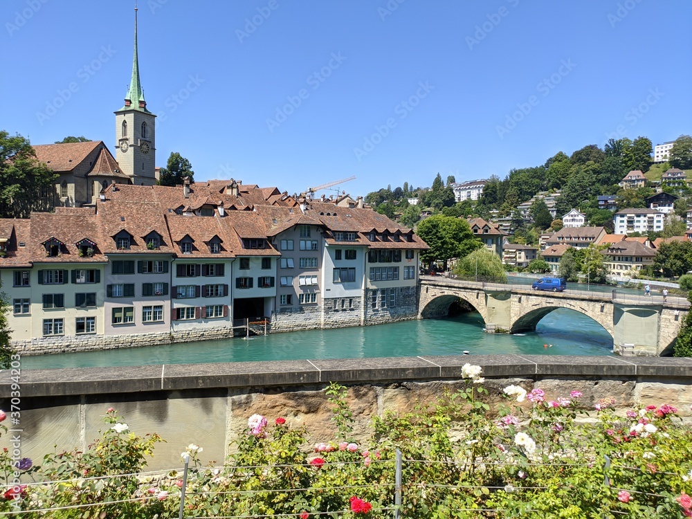 Berne en suisse Pont de Kirchenfeld avec le Aar le fleuve authentique