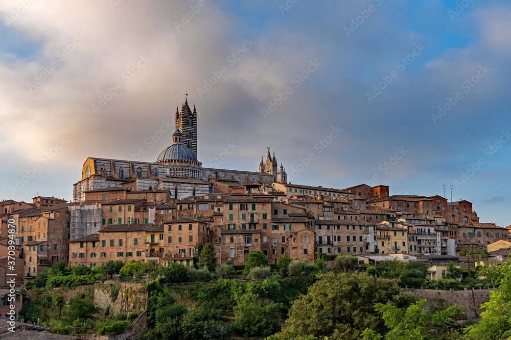 Blick auf die Altstadt von Siena mit Dom Santa Maria Assunta
