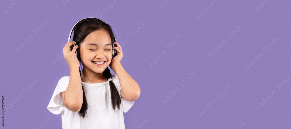 Asian Girl In Headphones Listening Music Standing In Studio, Panorama - obrazy, fototapety, plakaty 