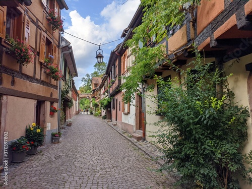 Rue Kaysersberg Riquewihr Ribeauvillé Ribeauvillé Mittelbergheim route des vins d'Alsace, plus beau village de france avec maison en bois poutre et charpente architacture ferme à colombage