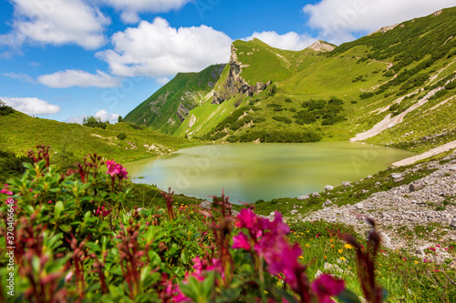 Tanheimer Tal - Lache - Bergsee - Lachenspitze - Sommer photo