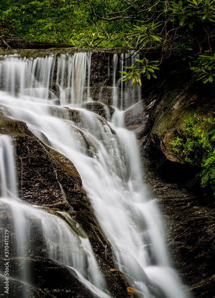 Obraz premium Water falls gently at White Owl Falls in NC