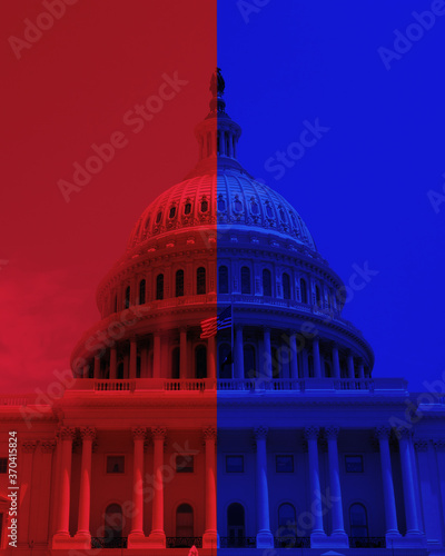 Foto The US Capitol dome in Washington DC with half Republican red and half Democrat