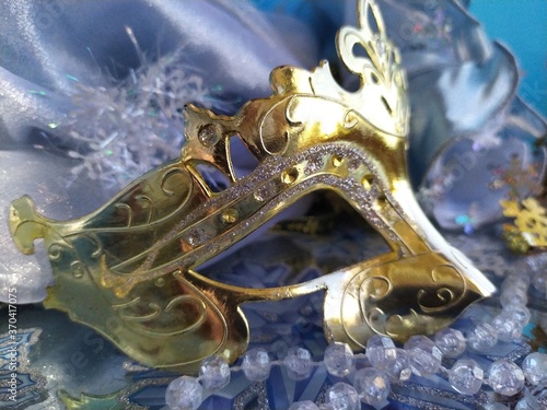 Fototapeta Naklejka Na Ścianę i Meble -  Gold carnival mask on a blue and gold christmas background