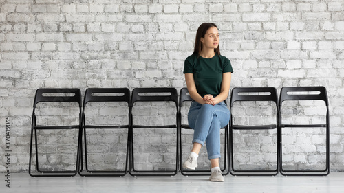 Schilderij op canvas Confident unemployed young woman intern candidate waiting for job interview in e