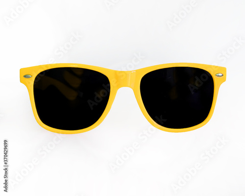 Cuadro en lienzo Yellow sunglasses on white background