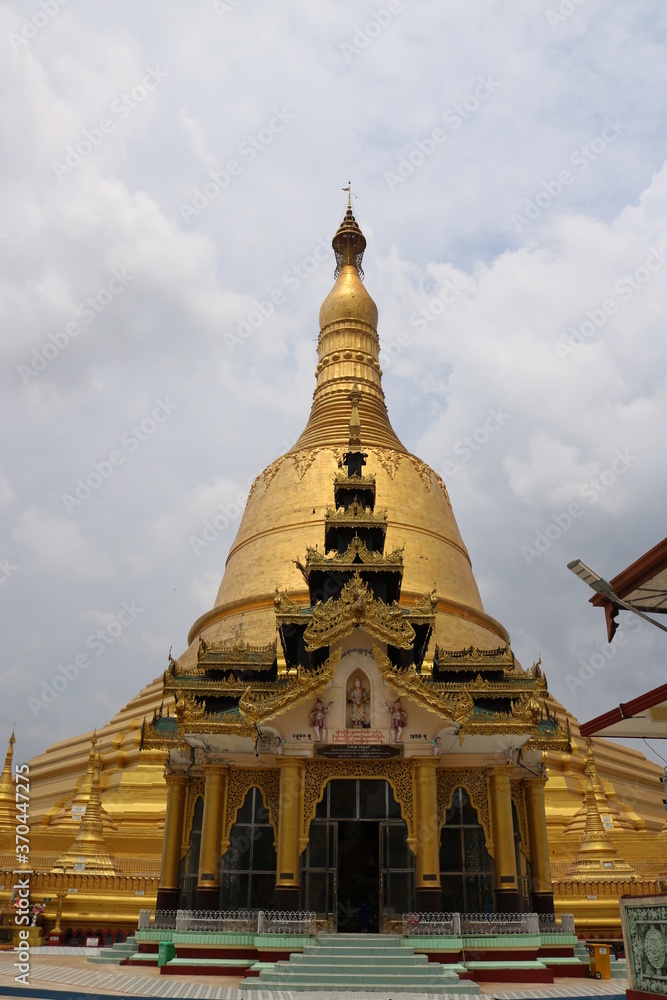 Naklejka premium Shwemawdaw Pagoda in Bago Myanmar