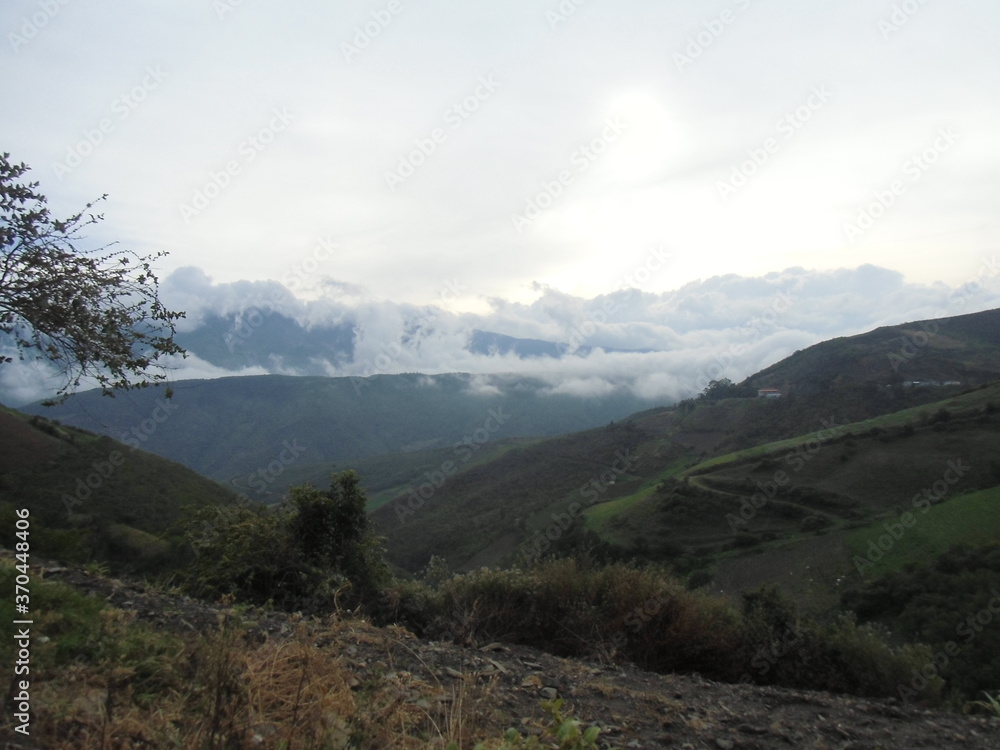 Fototapeta premium Hermoso paisaje de montañas 7