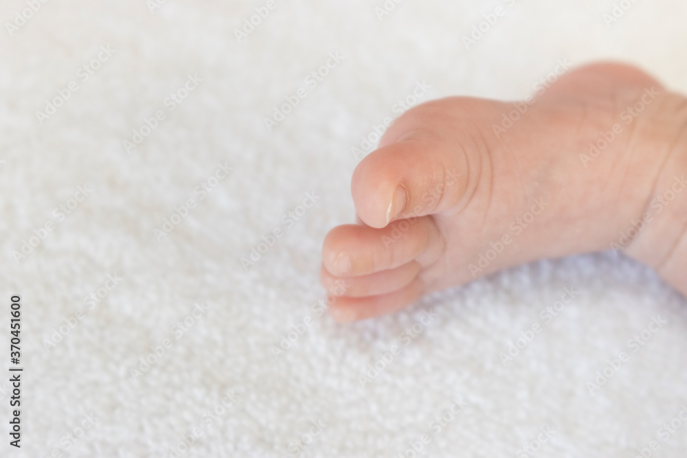 生後一ヶ月の赤ちゃんの足