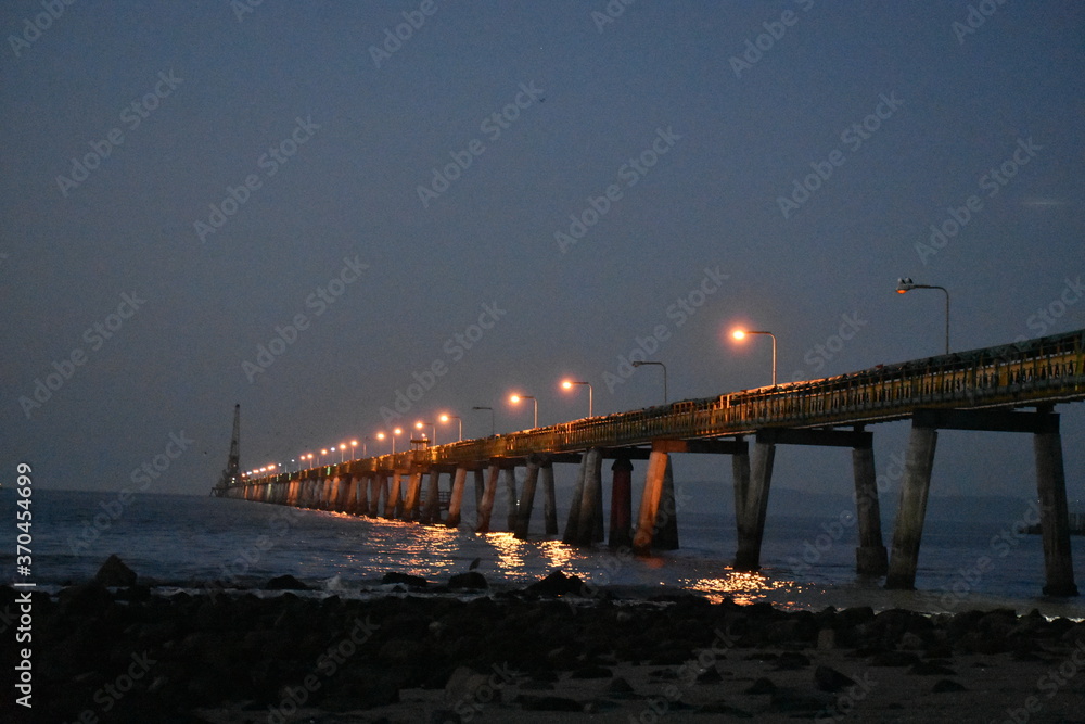 Obraz premium muelle de noche