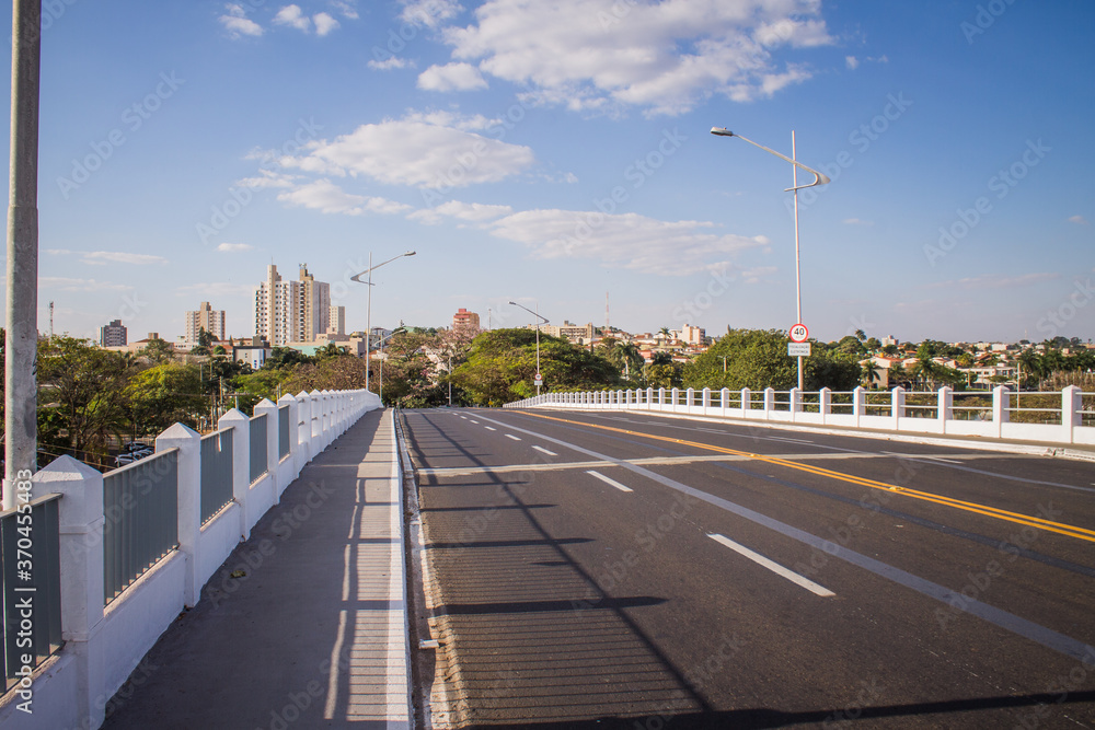 View of the city over from the overpass - Av. Alberto Andaló - São José do RIo Preto - São Paulo - Brazil