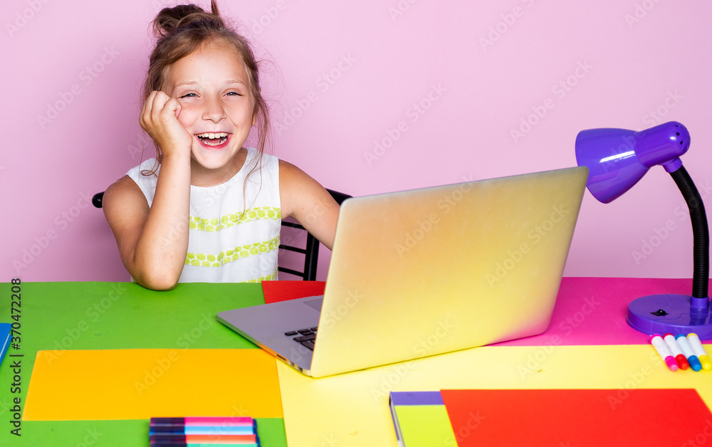 Happt child home learning. Learning online education. Home distance learning. Happt child home learning. Learning online education. Home distance learning.