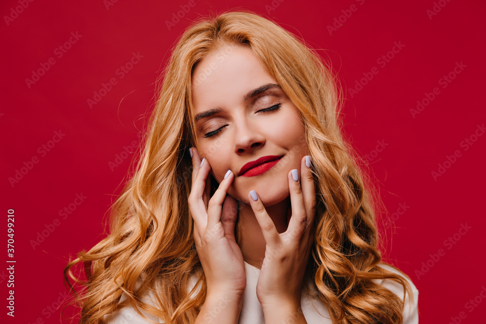 Close-up photo of magnificent white woman. Charming long-haired girl posing on red background. Close-up photo of magnificent white woman. Charming long-haired girl posing on red background.