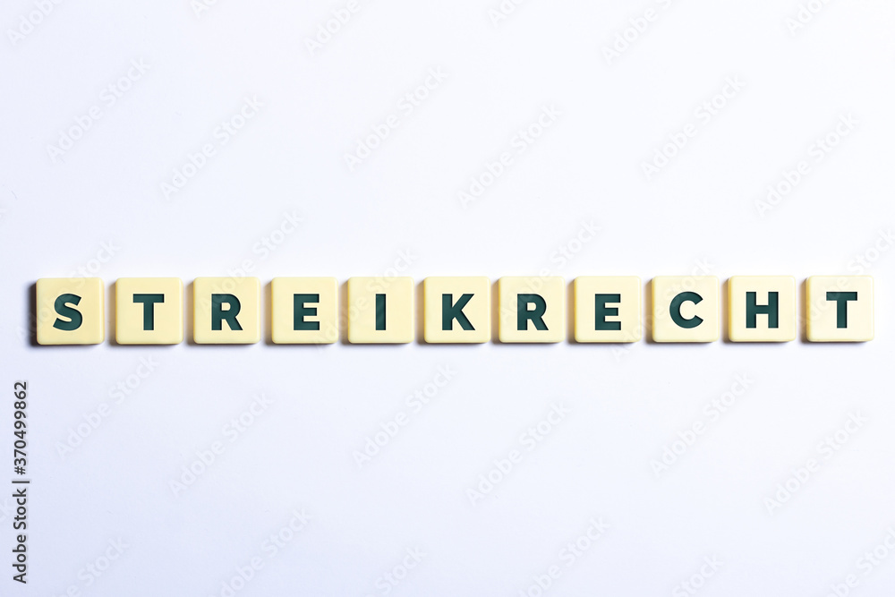 Streikrecht in Buchstaben auf weißem Hintergrund Streikrecht in Buchstaben auf weißem Hintergrund