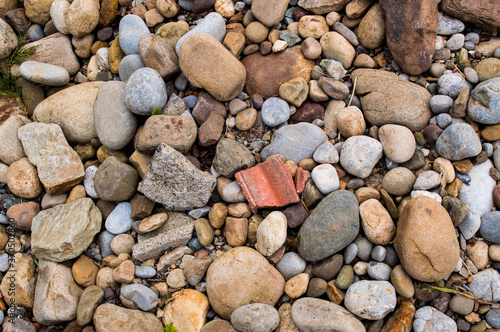 Piedras a la orilla del rio. Textura y color.