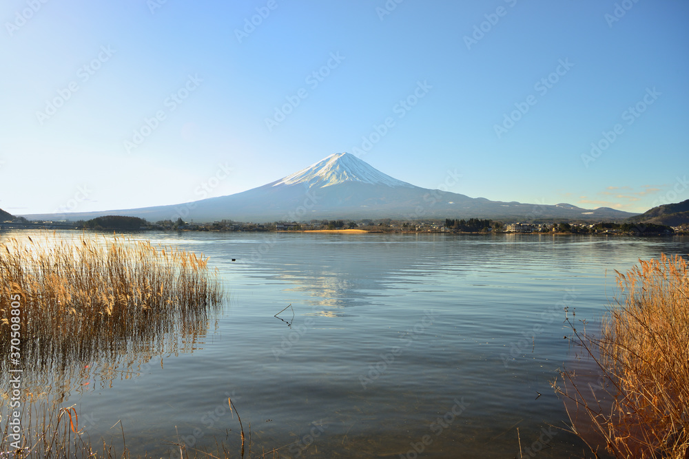 富士 富士山 山梨県河口湖付近の風景 StockFoto Adobe Stock