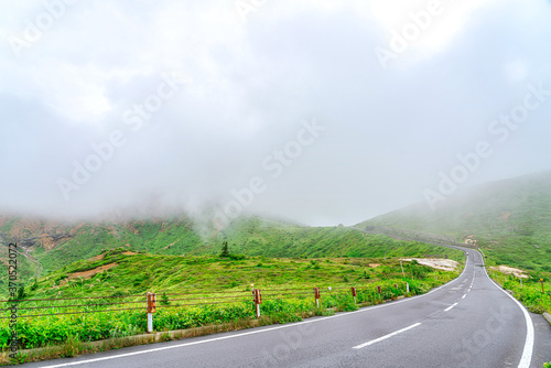 【志賀草津高原道路】霧中の幻想的な道路