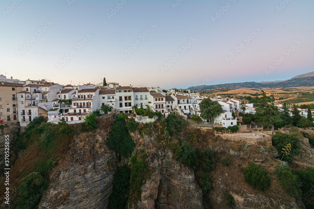 Ronda es un pueblo de la provincia de Málaga en Andalucía que destaca por sus miradores, como los que se pueden apreciar en las imagenes.