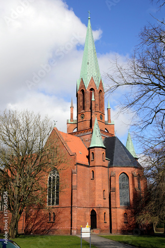 Die evangelisch-lutherische Garnisonkirche ist eine im neugotischen Baustil errichtete Kirche in Wilhelmshaven. Sie diente der Marine im neu gegruendeten Wilhelmshaven. photo