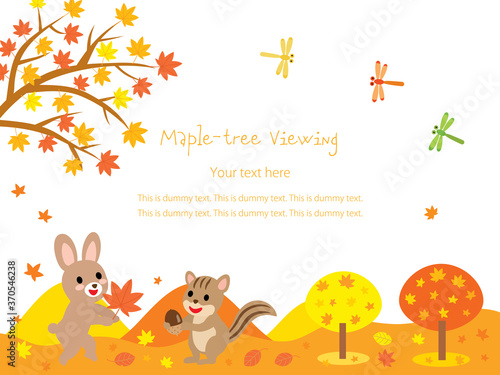 ウサギとリスと秋の紅葉狩りの風景のポストカード
