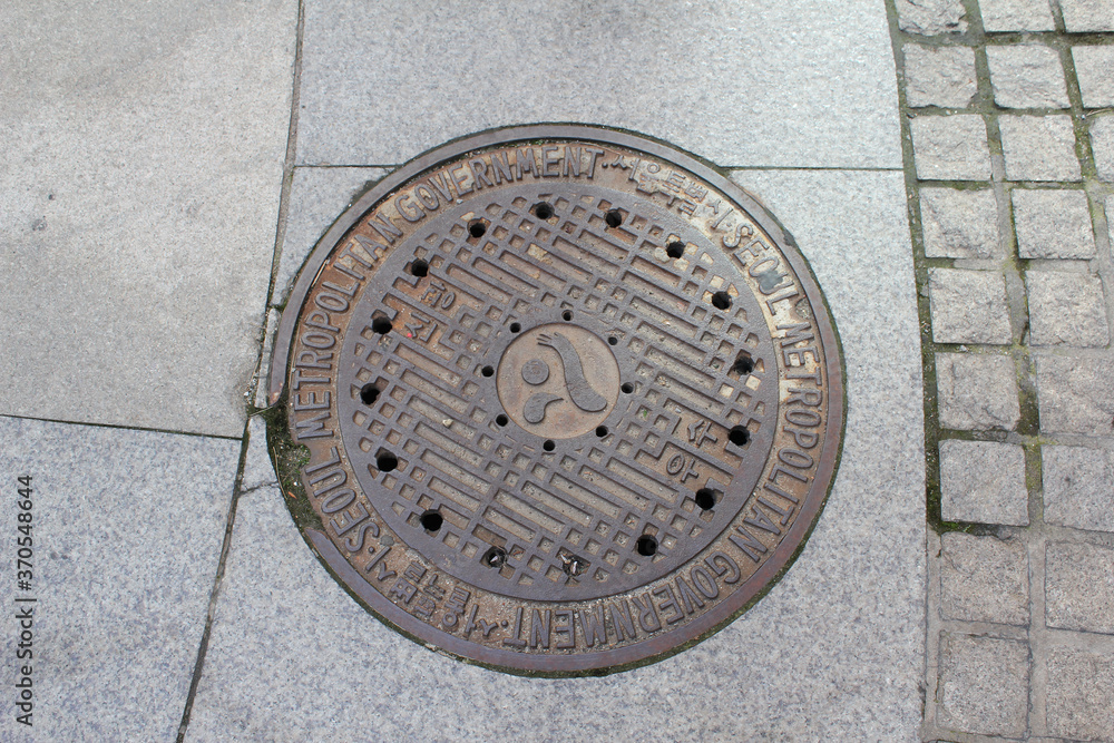 manhole cap in korea - Rusty, grunge manhole cover, round edge
