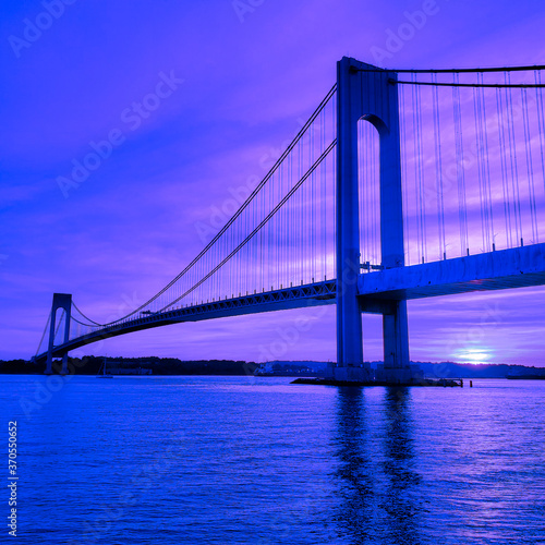 Fototapeta Naklejka Na Ścianę i Meble -  Beautiful Sunset by the Verrazzano-Narrows Bridge