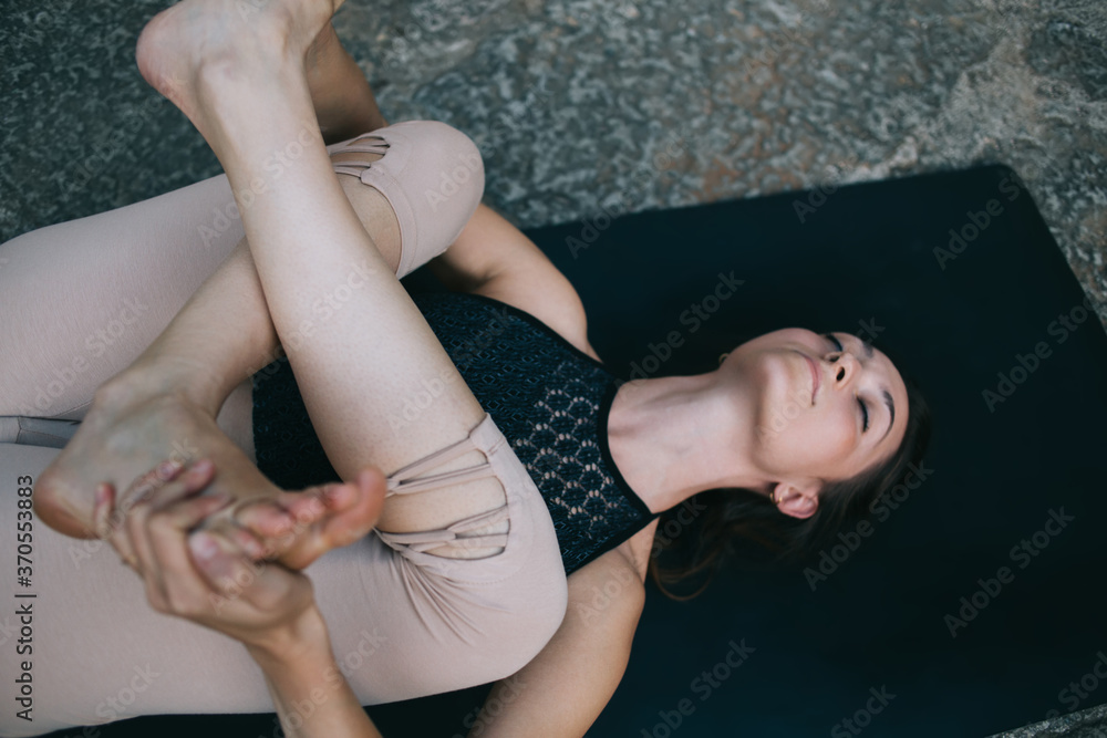 Obraz premium Flexible woman practicing yoga on mat