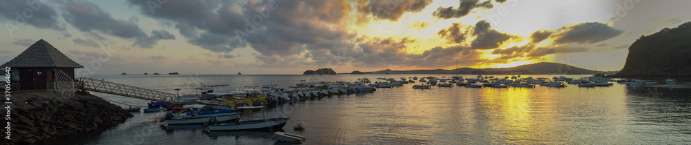 Couché de soleil sur le port de Mamoudzou - Mayotte