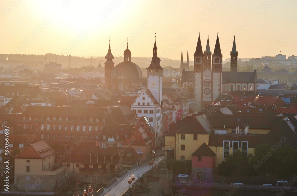 Würzburg, Altstadt nach Sonnenaufgang