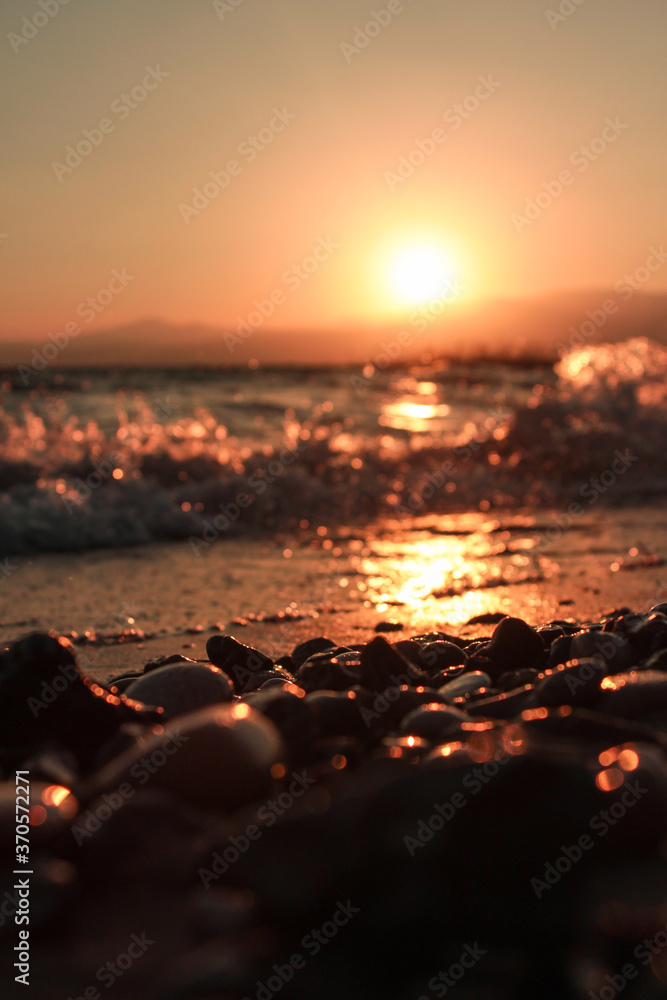 Obraz premium Lake Kinneret and the coast at sunset