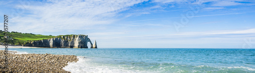 Panorama in Etretat Frankreich Meer, Strand, Küste, Normandie, Atlantik, Ozean, Klippen, Felsen, / Sea, Beach, Coast, Normandy, Atlantic, ocean, Cliffs, Rocks, France