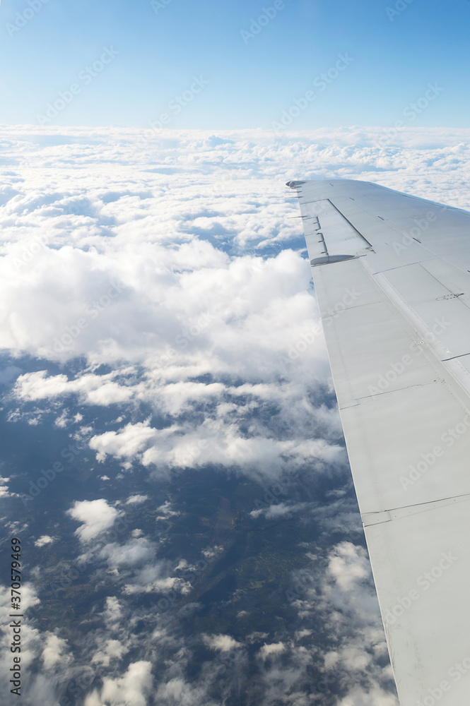 vistas desde el avión, mar de nubes