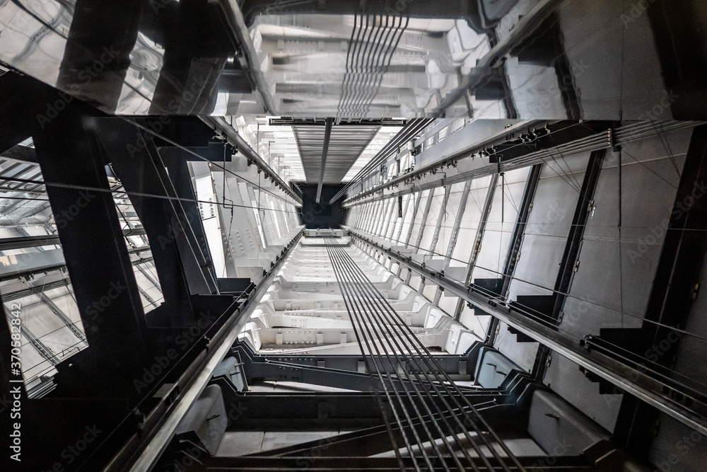 Obraz premium エレベーターシャフト