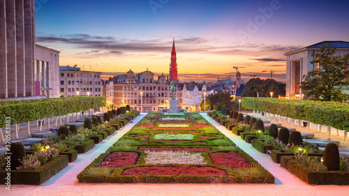 Obraz na płótnie Brussels, Belgium. Panoramic cityscape image of Brussels with City Hall and Mount of the Arts area at sunset. w salonie