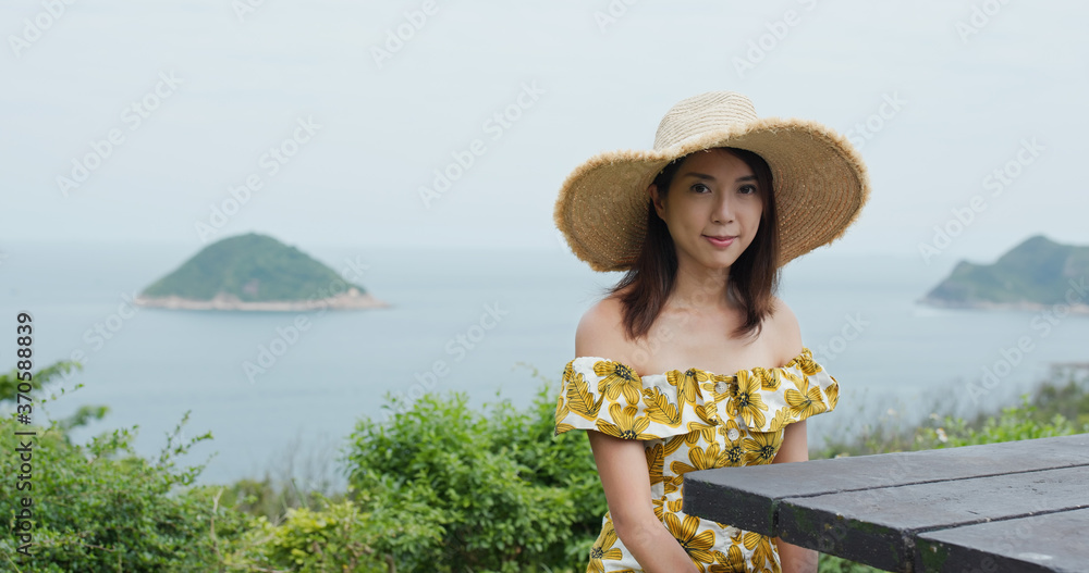 Travel woman visit the countryside