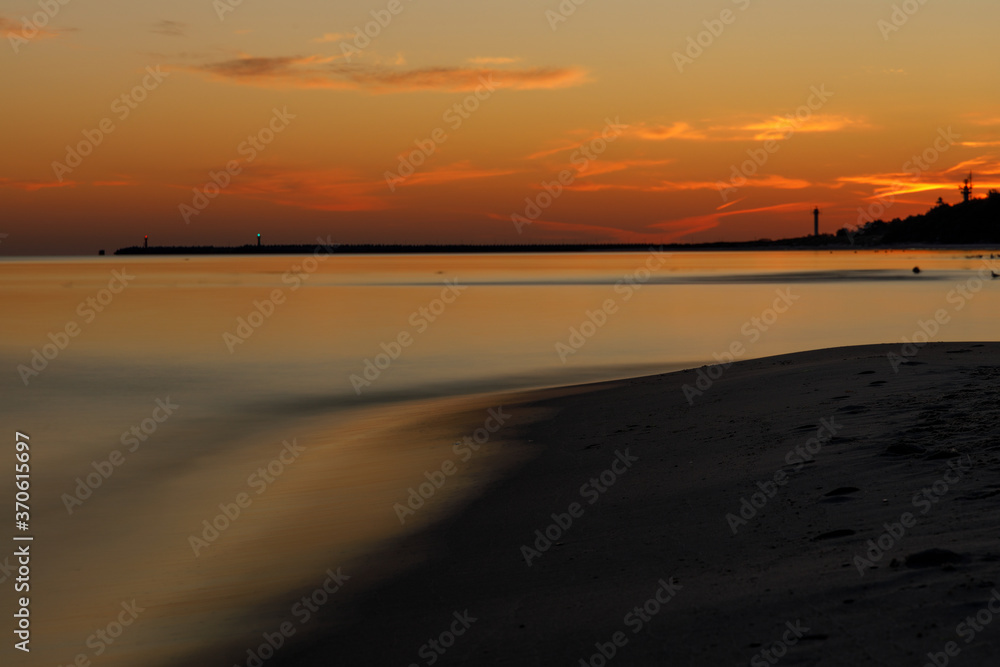 wschód słońca w Kołobrzegu niedaleko portu