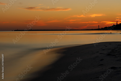 wschód słońca w Kołobrzegu niedaleko portu