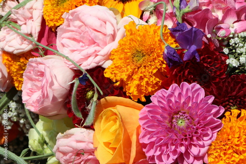 Bunter Strauß mit Sommerblumen, Floristik, Blumenschmuck, Blumenbindekunst