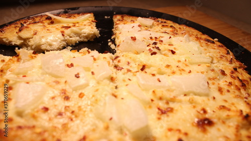 Cauliflower Crust Pizza - White (ID: 370659229)