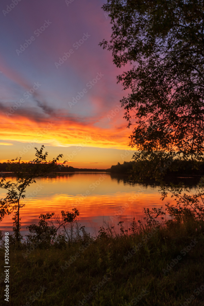 Obraz premium sunset over the river
