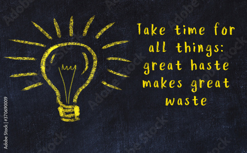 Obraz na plátně Black chalkboard with a bulb sketch and smart quote