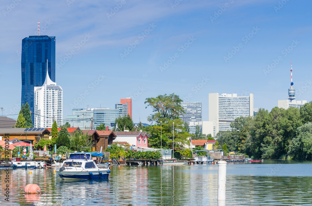 Ταπετσαρία Summer houses on the banks of the Alte Donau