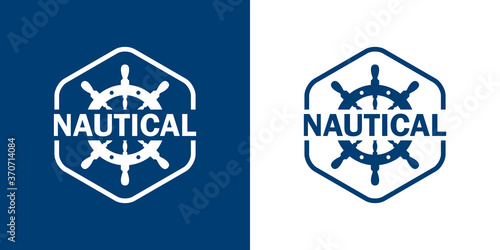 Logotipo con palabra Nautical. Icono plano timón en hexágono lineal en fondo azul marino y blanco