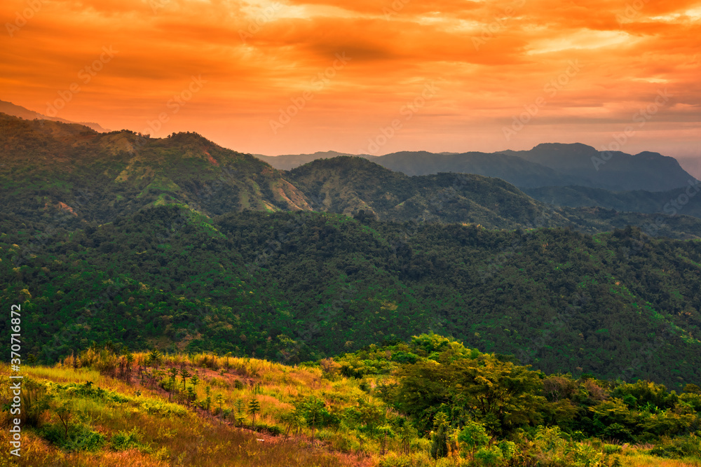 Obraz premium Natural background, high angle from the high mountains that can see the scenery around, the wind blows through the cool, blurred of traveling, the integrity of the moist forest.